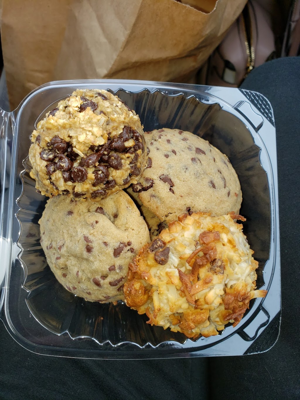 Moon Rocks Gourmet Cookies | bakery | 2518 Whitney Ave unit d, Hamden, CT 06518, USA | 2034044964 OR +1 203-404-4964