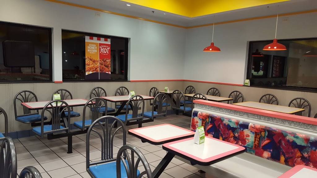 Taco Bell | meal takeaway | 150 E Dundee Rd, Wheeling, IL 60090, USA | 8472152308 OR +1 847-215-2308