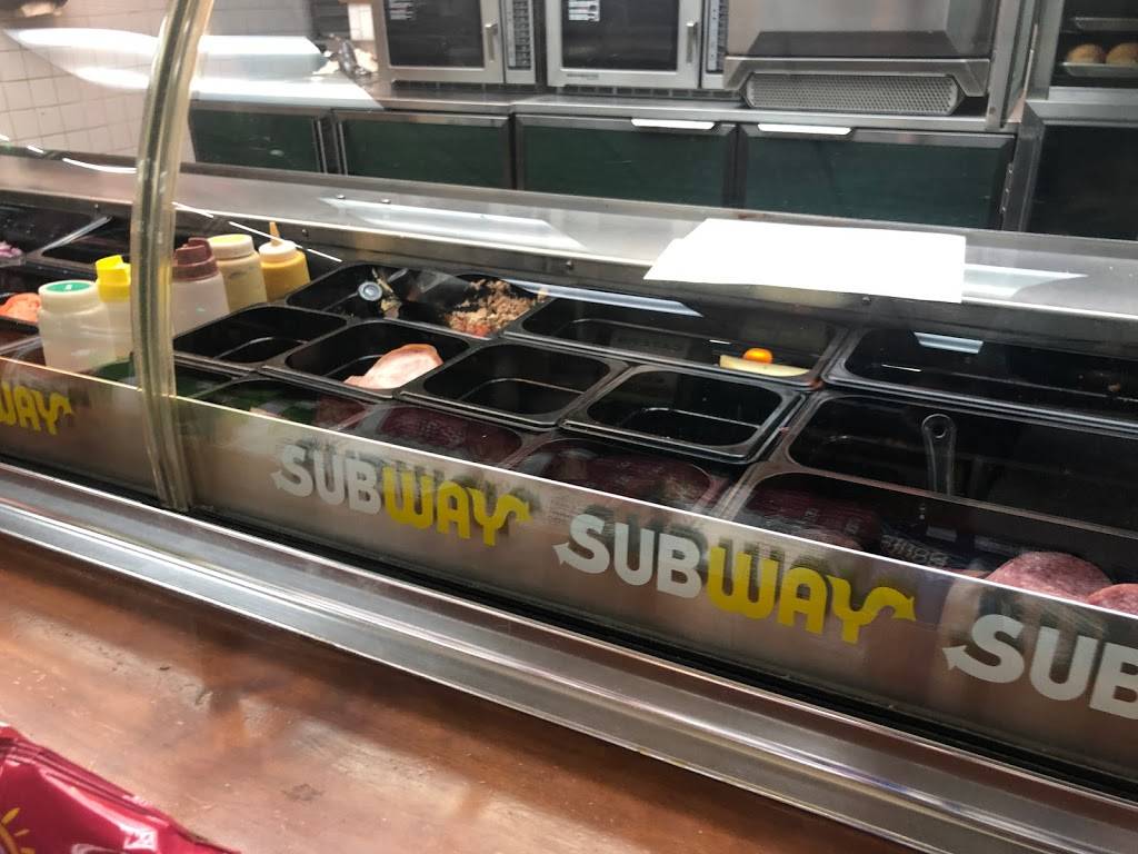 Subway | meal takeaway | 10401 Blue Ridge Blvd, Kansas City, MO 64134, USA | 8167617343 OR +1 816-761-7343