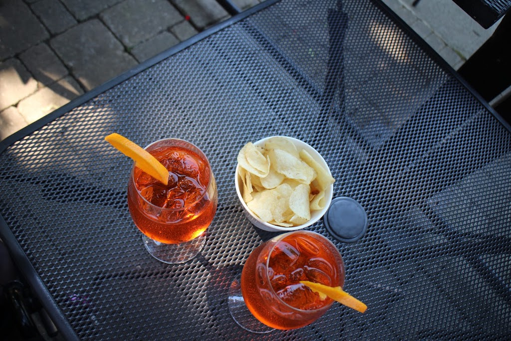 Munno Pizzeria & Bistro | restaurant | 4656 N Clark St, Chicago, IL 60640, USA | 7739427575 OR +1 773-942-7575