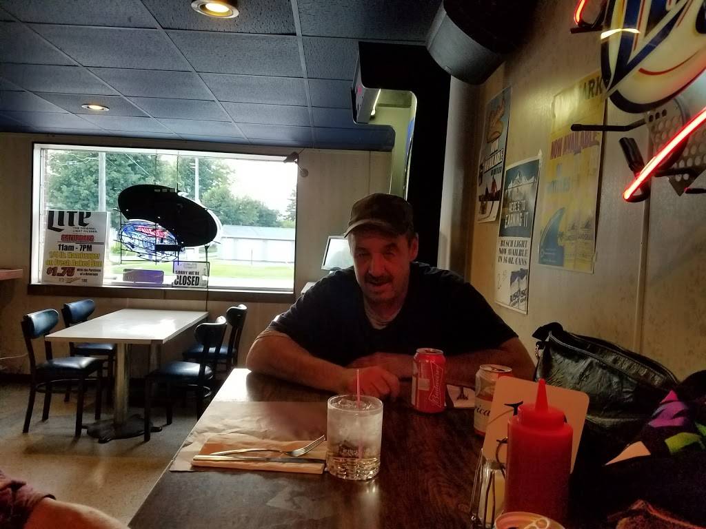 Bourbon Street Bar | restaurant | 821 S Broadway, Green Bay, WI 54304, USA | 9204329739 OR +1 920-432-9739