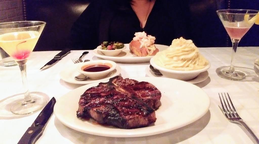 Hugos Frog Bar & Chop House | restaurant | 3000 S River Rd, Des Plaines, IL 60018, USA | 8477685200 OR +1 847-768-5200