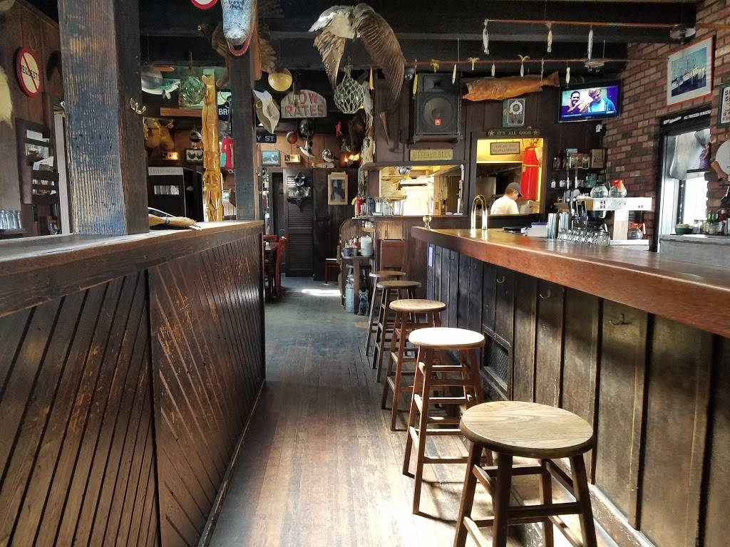 The Dock Bar & Grill | restaurant | 482 W Lake Dr, Montauk, NY 11954, USA | 6316689778 OR +1 631-668-9778