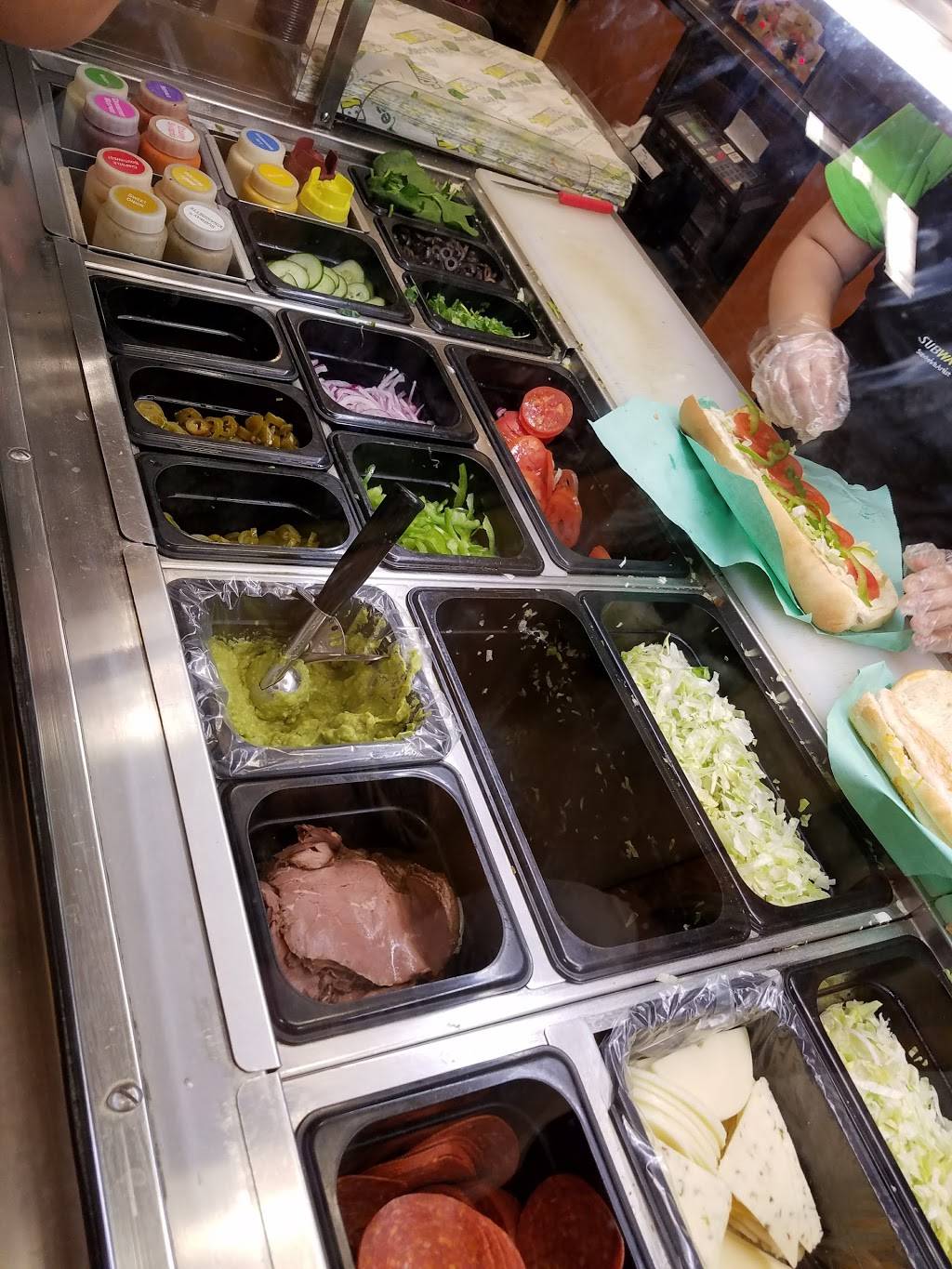 Subway Restaurants | restaurant | 13009 Victory Blvd, North Hollywood, CA 91606, USA | 8187632020 OR +1 818-763-2020