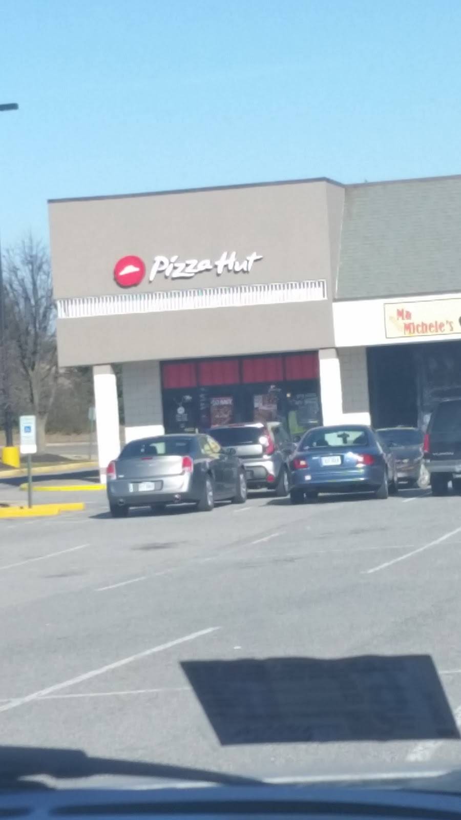 Pizza Hut | meal takeaway | 10813 Hull Street Rd, Midlothian, VA 23112, USA | 8047457600 OR +1 804-745-7600