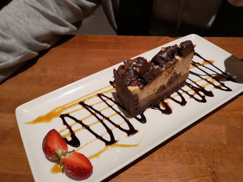 Bâton Rouge Steakhouse & Bar | restaurant | 5385 Rue des Jockeys, Montréal, QC H4P 2T8, Canada | 5147381616 OR +1 514-738-1616