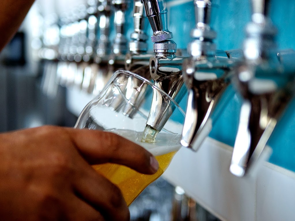 Arthur Macs Little Snack | restaurant | 5614 Bay St unit 238, Emeryville, CA 94608, USA | 5108174766 OR +1 510-817-4766