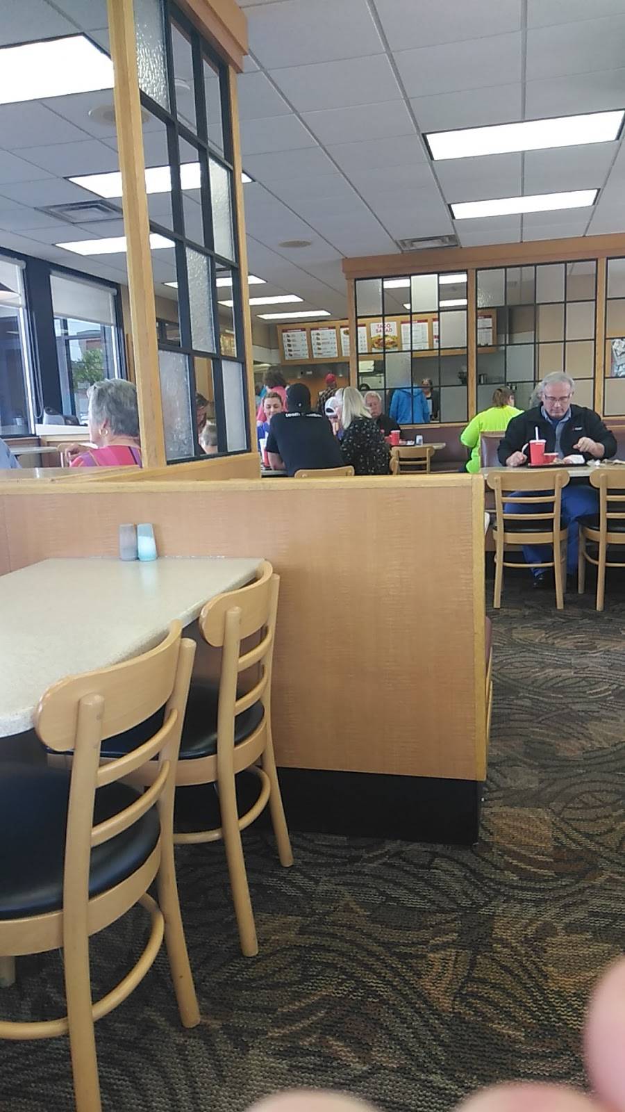 Wendys | restaurant | 402 W Main St, Morehead, KY 40351, USA | 6067846438 OR +1 606-784-6438