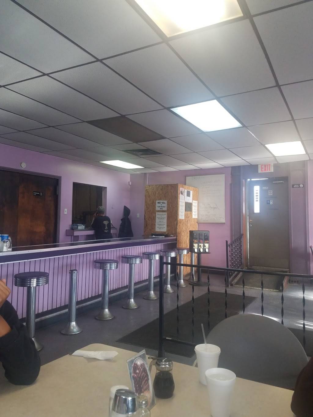 New World Restaurant | restaurant | 7927 Kinsman Rd, Cleveland, OH 44104, USA | 2169385261 OR +1 216-938-5261