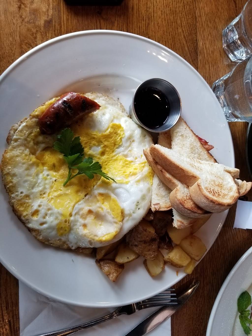 Fort York Tavern | restaurant | 92 Fort York Blvd, Toronto, ON M5V 4A7, Canada | 4166232323 OR +1 416-623-2323