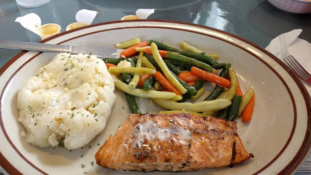 Jacks Family Restaurant ~ Lakefield | restaurant | 1 Strickland St, Lakefield, ON K0L 2H0, Canada | 7056523474 OR +1 705-652-3474