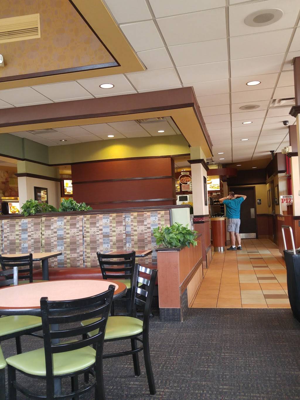 Arbys | meal takeaway | 3000 Snelling Ave, Minneapolis, MN 55406, USA | 6127248612 OR +1 612-724-8612