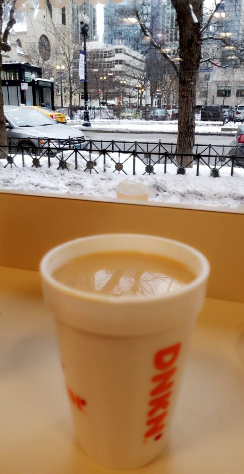 Dunkin Donuts | cafe | 10 W Chicago Ave, Chicago, IL 60654, USA | 3126431224 OR +1 312-643-1224