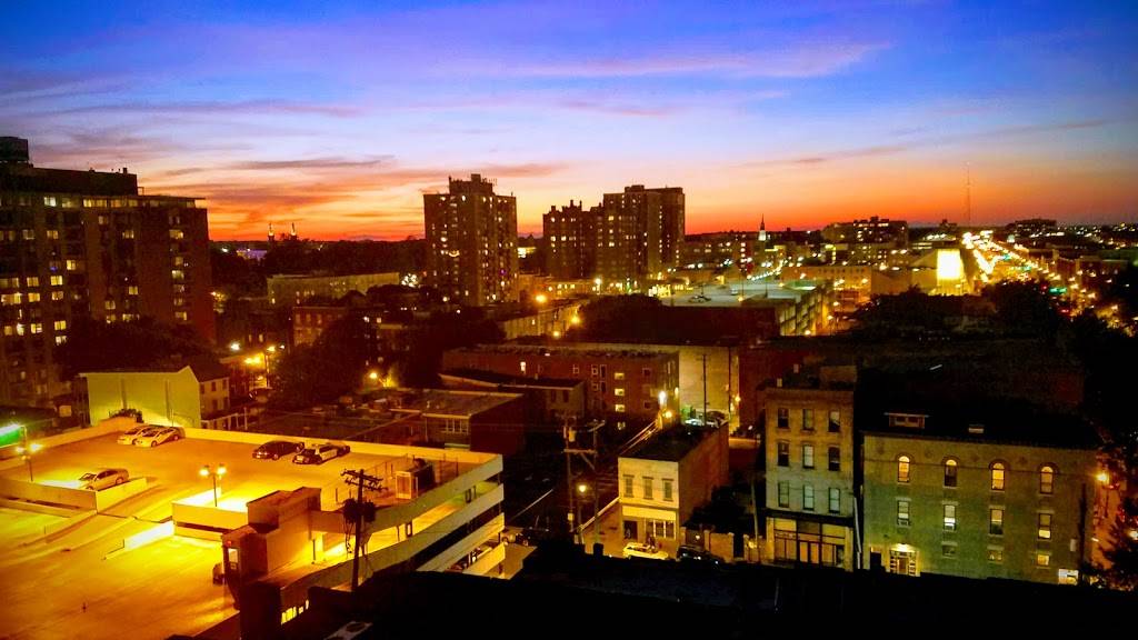 Quirk Hotel | restaurant | 201 W Broad St, Richmond, VA 23220, USA | 8043406040 OR +1 804-340-6040