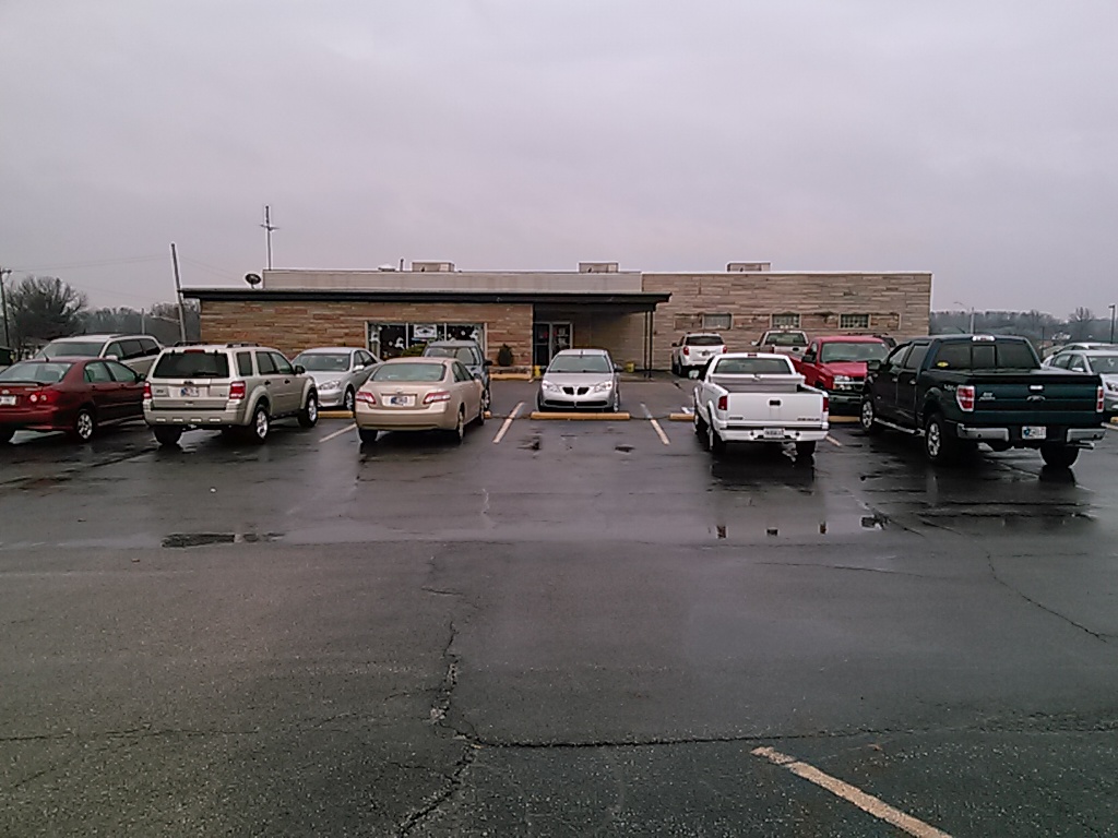 Legendary Lanes | restaurant | 104 E 13th St, Huntingburg, IN 47542, USA | 8126849190 OR +1 812-684-9190