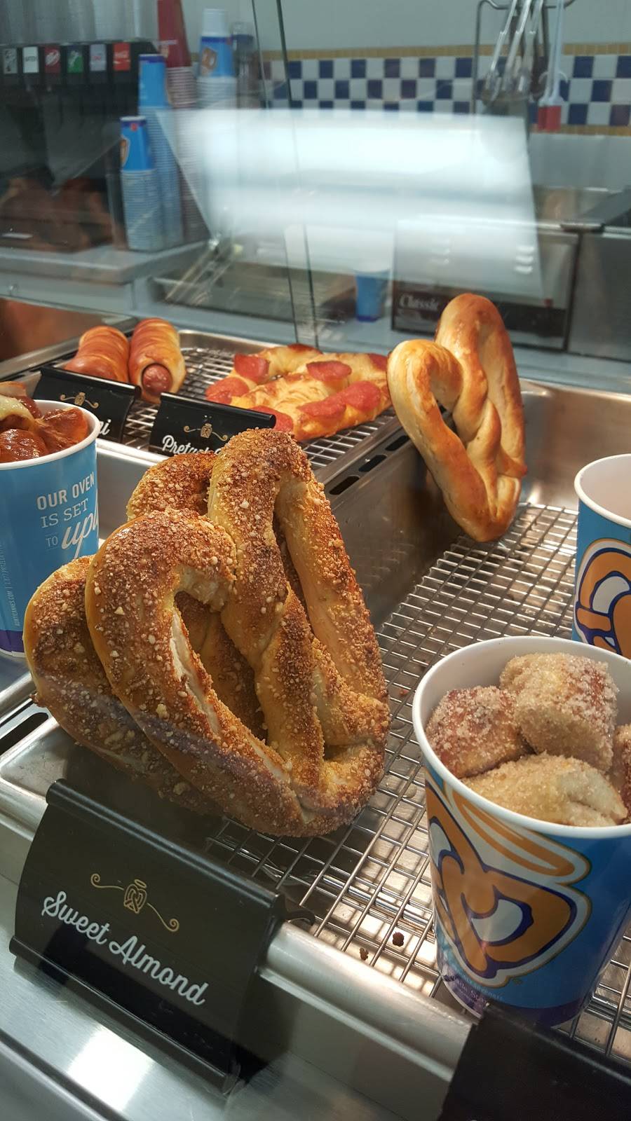 Auntie Annes | cafe | 5371 Factory Shops Blvd Suite 590, Ellenton, FL 34222, USA | 9417236612 OR +1 941-723-6612