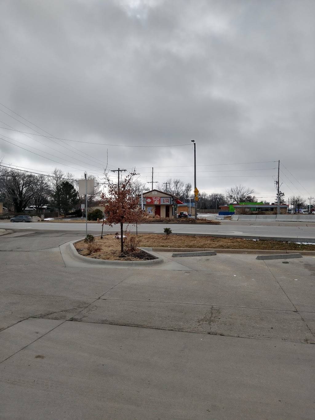 Dominos Pizza | meal delivery | 832 Iowa St, Lawrence, KS 66044, USA | 7858418002 OR +1 785-841-8002