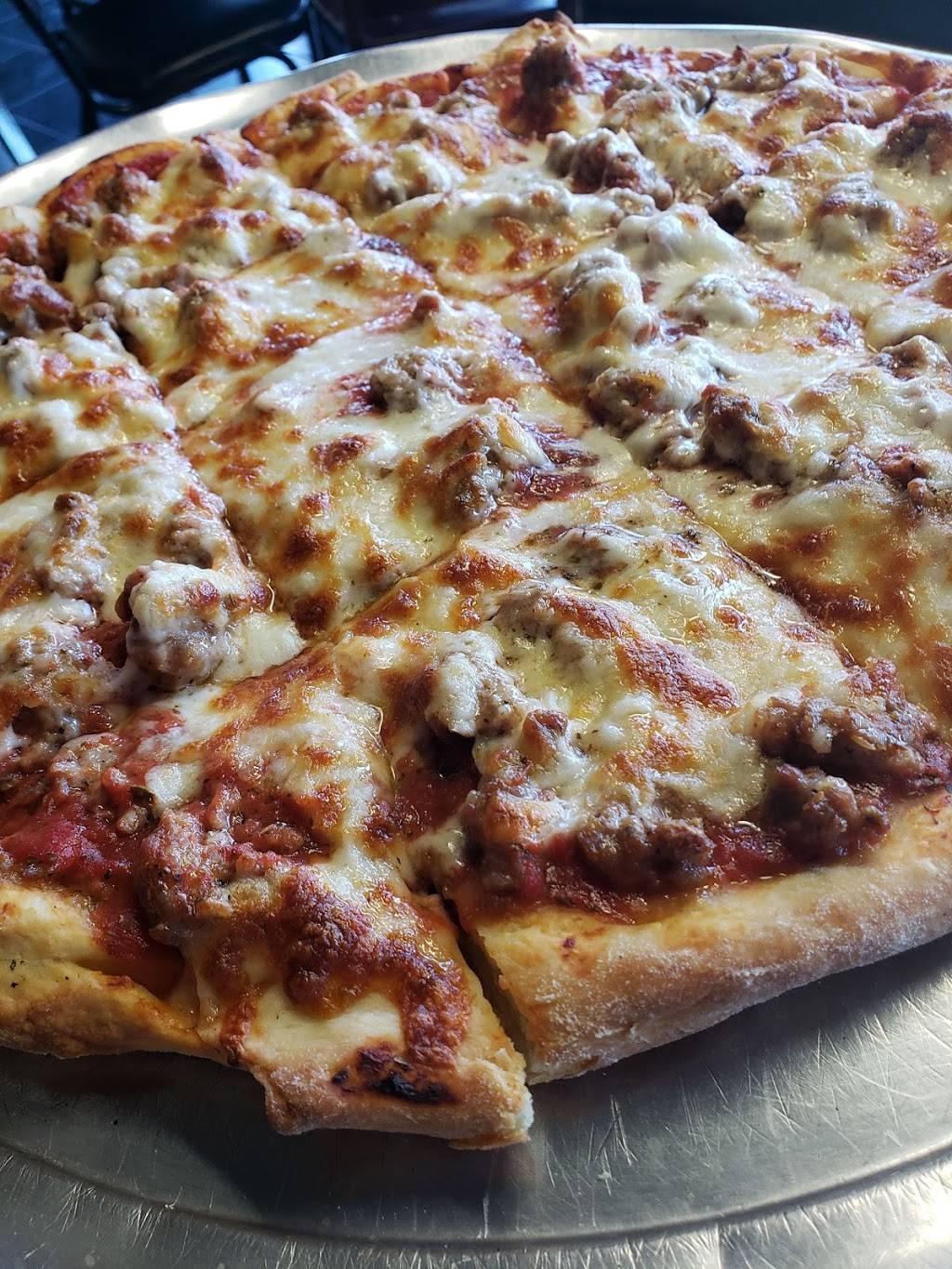 Falcos Pizza | restaurant | 2806 W 40th Pl, Chicago, IL 60632, USA | 7735237996 OR +1 773-523-7996