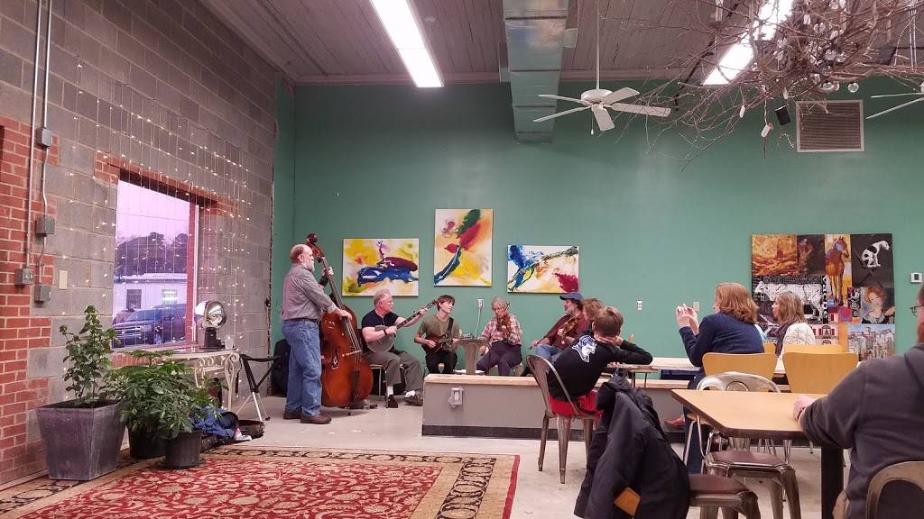 Peppercorn Restaurant | restaurant | 138 N Chatham Ave, Siler City, NC 27344, USA | 9195483145 OR +1 919-548-3145