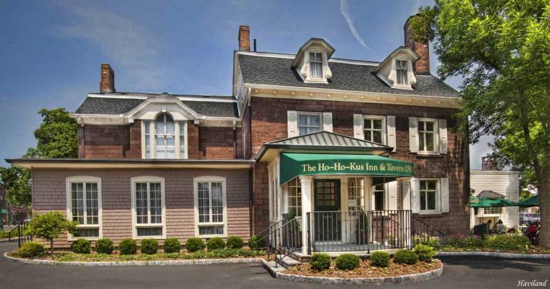 Ho-Ho-Kus Inn & Tavern | restaurant | 1 East Franklin Turnpike, Ho-Ho-Kus, NJ 07423, USA | 2014454115 OR +1 201-445-4115