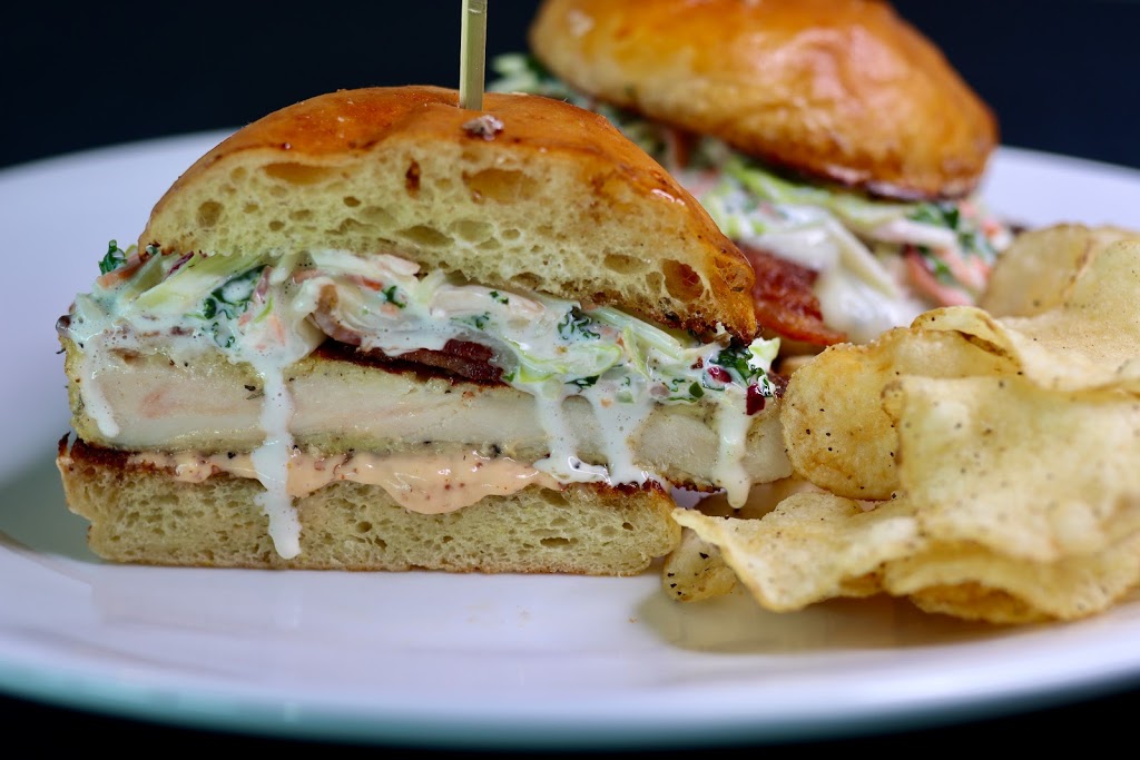 The Beacon Bistro | restaurant | 319 Bay St, Petoskey, MI 49770, USA | 2314897999 OR +1 231-489-7999