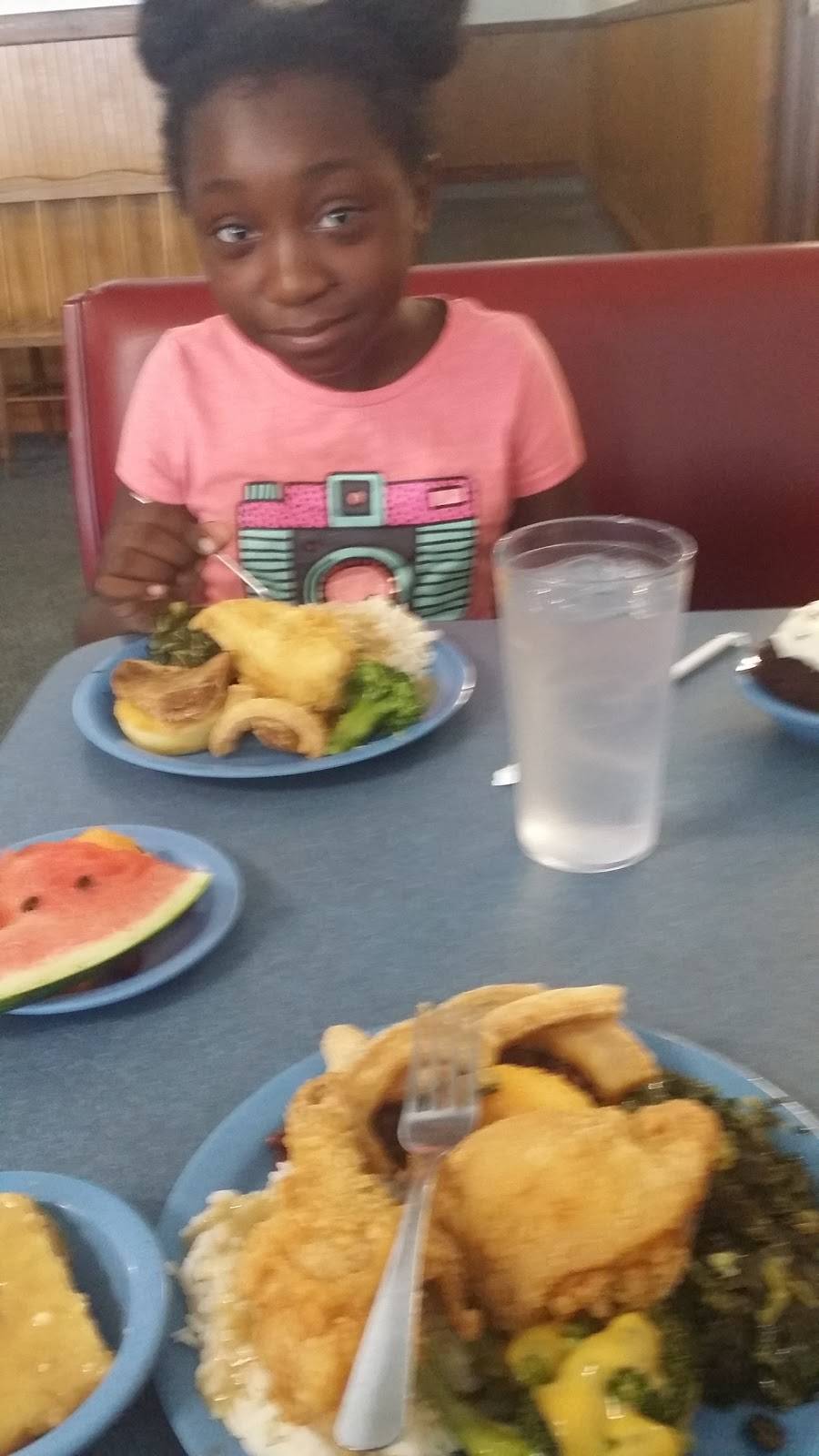 Country Kitchen | restaurant | 908 Chesterfield Hwy, Cheraw, SC 29520, USA | 8435373662 OR +1 843-537-3662