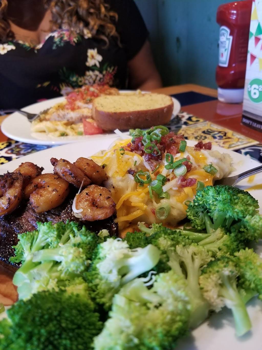 Chilis Grill & Bar | meal takeaway | 817 Old York Rd, Jenkintown, PA 19046, USA | 2158871747 OR +1 215-887-1747