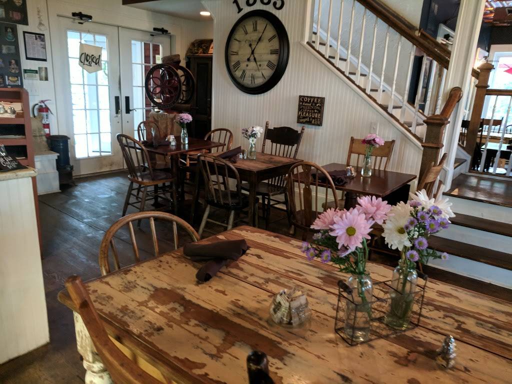 The Gingerbread House | bakery | S63W16147 College Ave, Muskego, WI 53150, USA | 4144229601 OR +1 414-422-9601