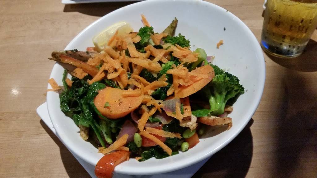 Shoeless Joes Sports Grill | restaurant | 249 Queens Quay W, Toronto, ON M5J 1B5, Canada | 4169157478 OR +1 416-915-7478