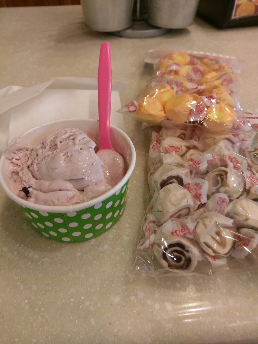 Neighbors General Store | restaurant | 5980 Spruce Creek Rd, Port Orange, FL 32127, USA | 3864922930 OR +1 386-492-2930