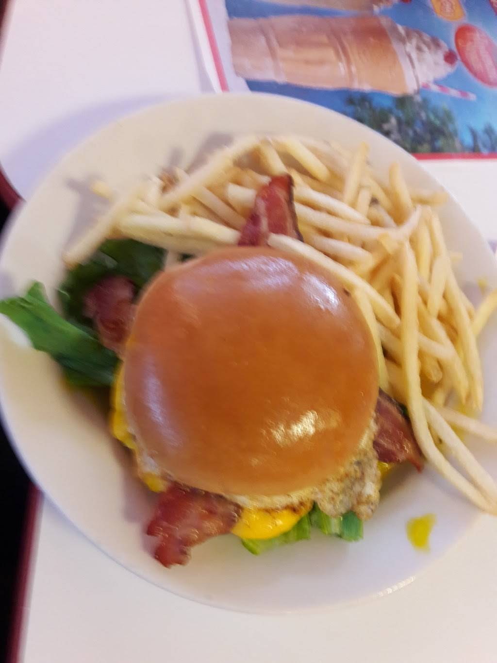 Steak n Shake | restaurant | 1400 Broadway Ave E, Mattoon, IL 61938, USA | 2172351318 OR +1 217-235-1318