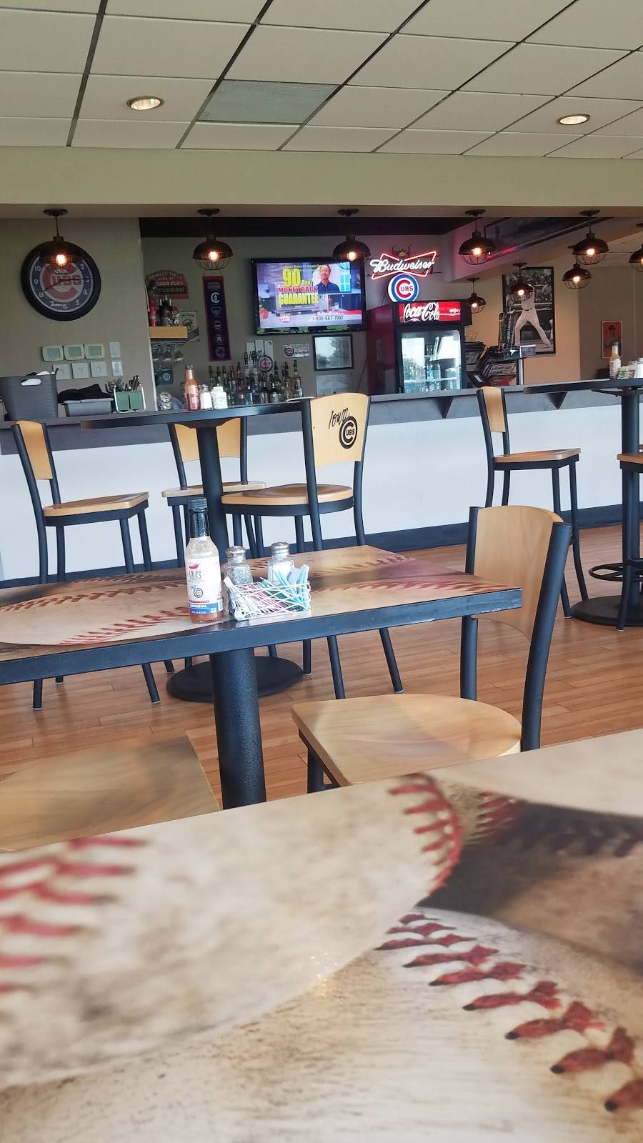 Cub Club Restaurant | restaurant | 1 Line Dr, Des Moines, IA 50309, USA | 5152802656 OR +1 515-280-2656