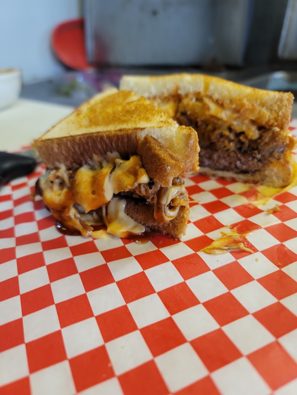 Mama Js sandwiches and more | restaurant | 238 E Yoakum Ave, Chaffee, MO 63740, USA | 5733189191 OR +1 573-318-9191