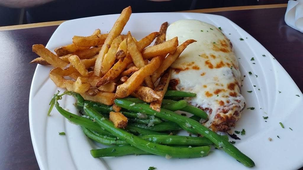 Rockys Aqua | restaurant | 34 Riverside Dr, Clinton, CT 06413, USA | 8606643788 OR +1 860-664-3788