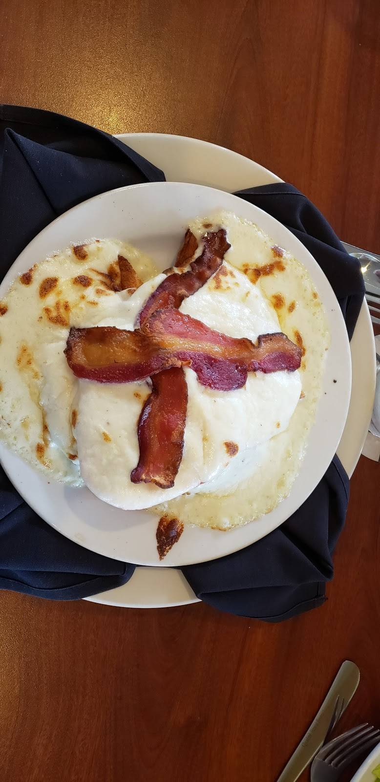 The Grill at Maywood | restaurant | 130 Maywood Ave, Bardstown, KY 40004, USA | 5023486600 OR +1 502-348-6600