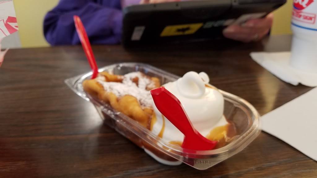 Dairy Queen Store | restaurant | 301 W Main St, Madisonville, TX 77864, USA | 9363486171 OR +1 936-348-6171