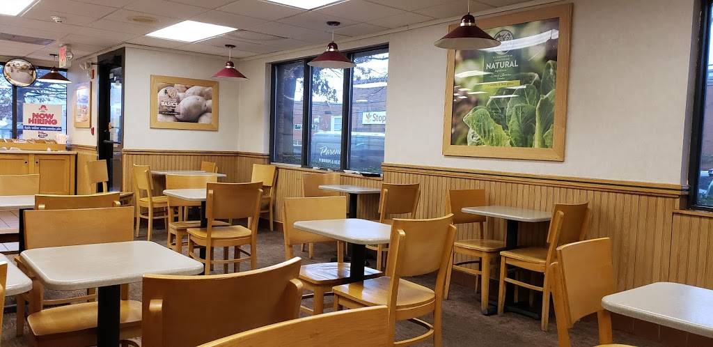 Wendys | restaurant | 18 Glen Cove Rd, Greenvale, NY 11548, USA | 5166218636 OR +1 516-621-8636