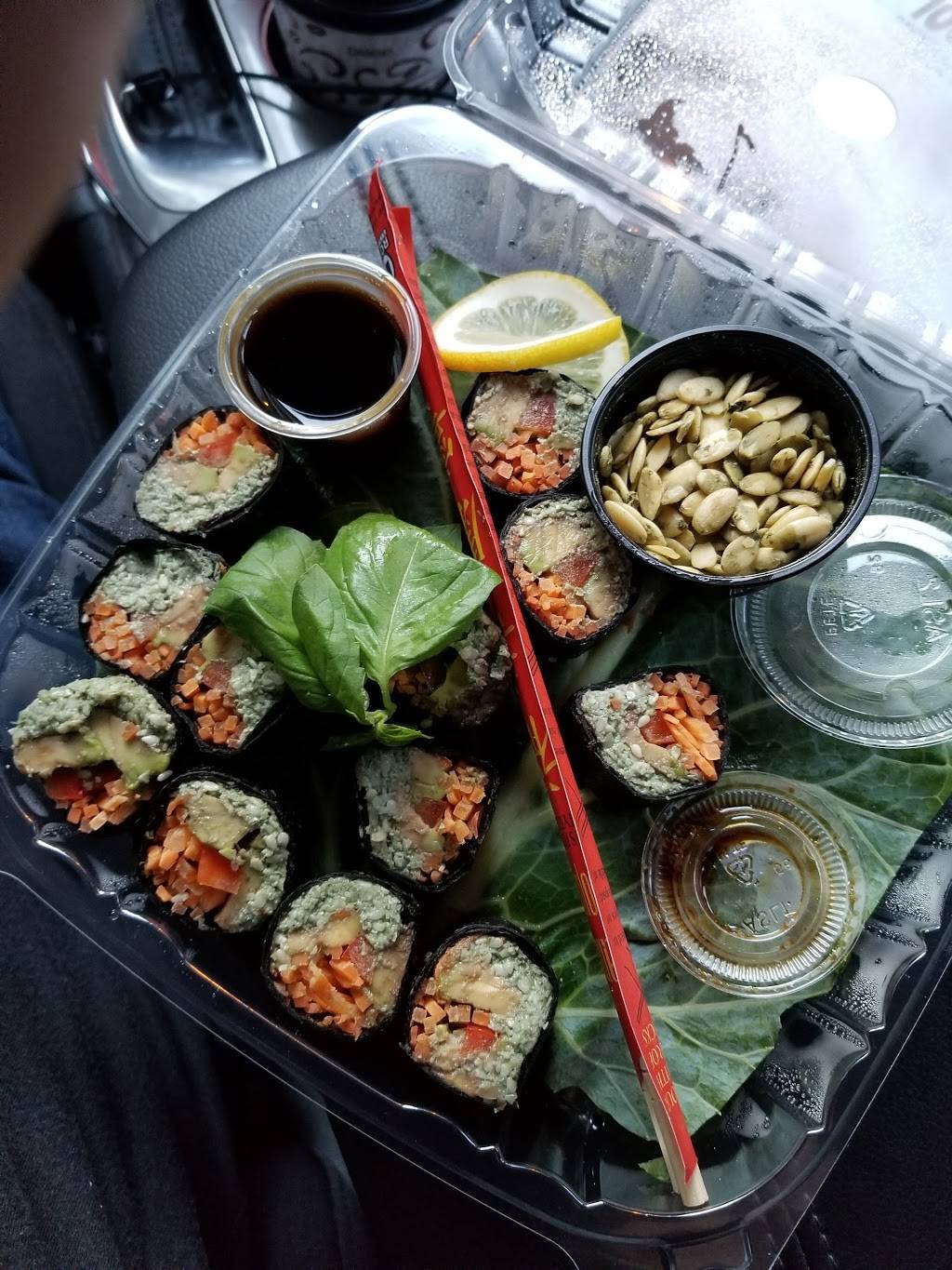 Chicago Raw | restaurant | 51 W Huron St, Chicago, IL 60654, USA | 3126642729 OR +1 312-664-2729