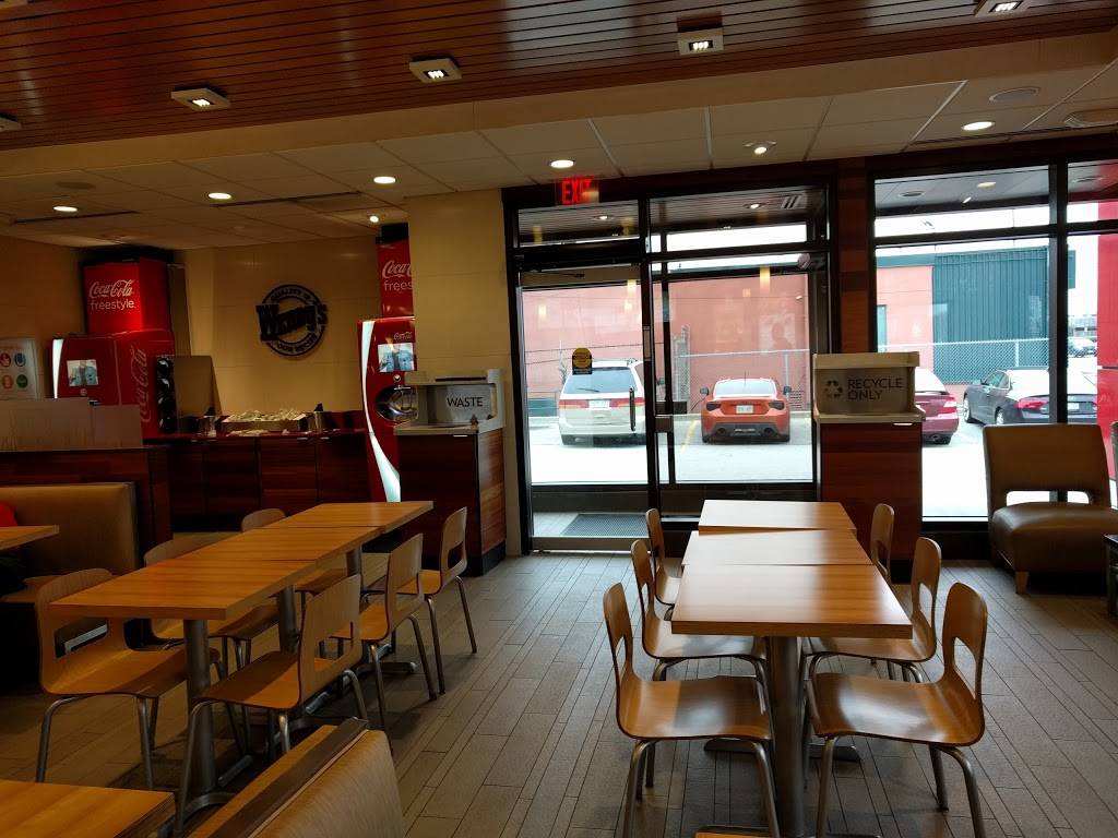 Wendys | restaurant | 1569 The Queensway, Etobicoke, ON M8Z 1T8, Canada | 4162517991 OR +1 416-251-7991