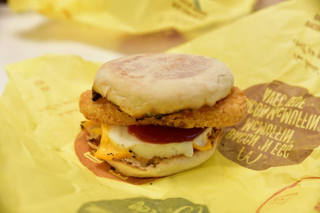 McDonalds | cafe | 9989 Bayview Ave, Richmond Hill, ON L4C 9W4, Canada | 9057705301 OR +1 905-770-5301