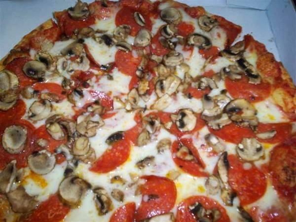 Perrys Pizza | restaurant | 665 S Main St, Clawson, MI 48017, USA | 2485857023 OR +1 248-585-7023