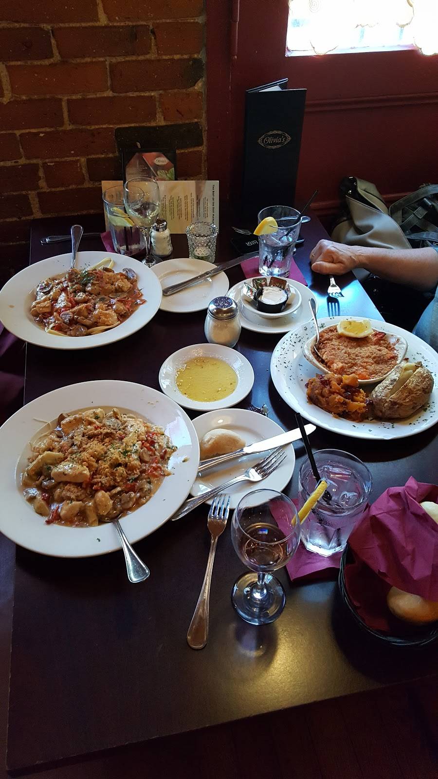 Olivias | restaurant | 142 Essex St, Haverhill, MA 01832, USA | 9783720200 OR +1 978-372-0200