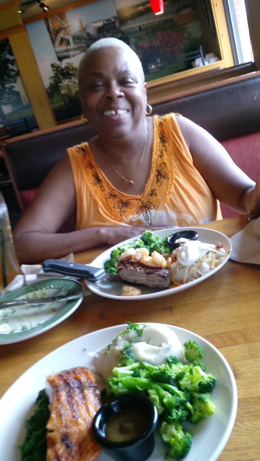 Applebees Grill + Bar | restaurant | 2680 Cranston Rd, Beloit, WI 53511, USA | 6083659156 OR +1 608-365-9156