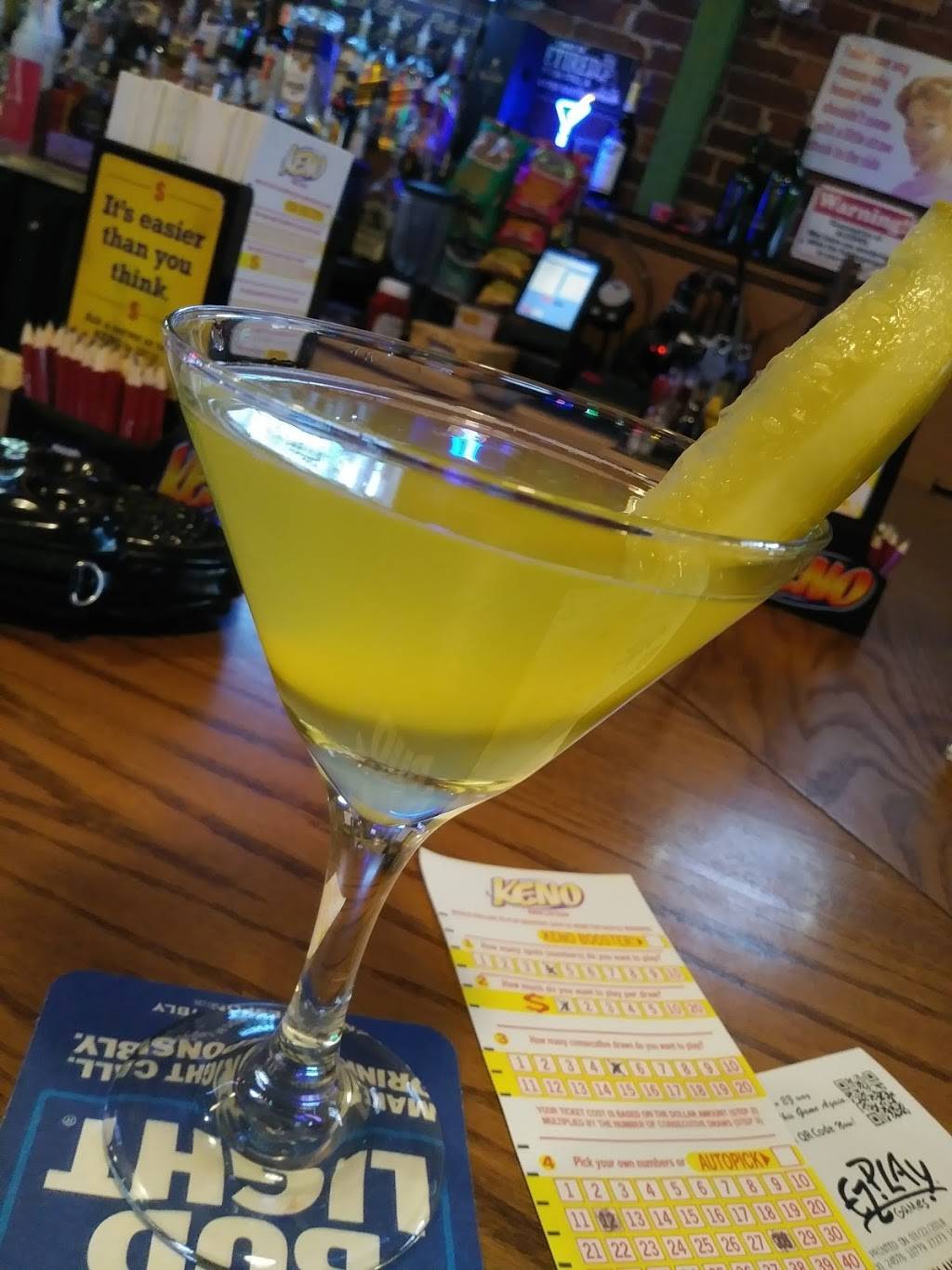 Gavins Grill | restaurant | 110 S Broadway St, New Philadelphia, OH 44663, USA | 3303432490 OR +1 330-343-2490