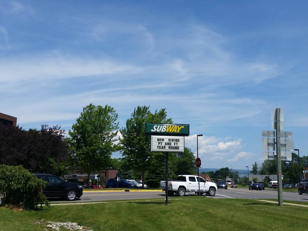 Subway Restaurants | restaurant | 610 W Mitchell St, Petoskey, MI 49770, USA | 2313478448 OR +1 231-347-8448