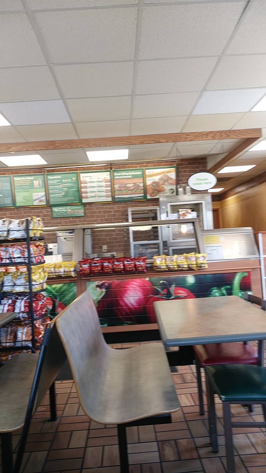 Subway | restaurant | 1321 S Randolph St, Garrett, IN 46738, USA | 2603574178 OR +1 260-357-4178