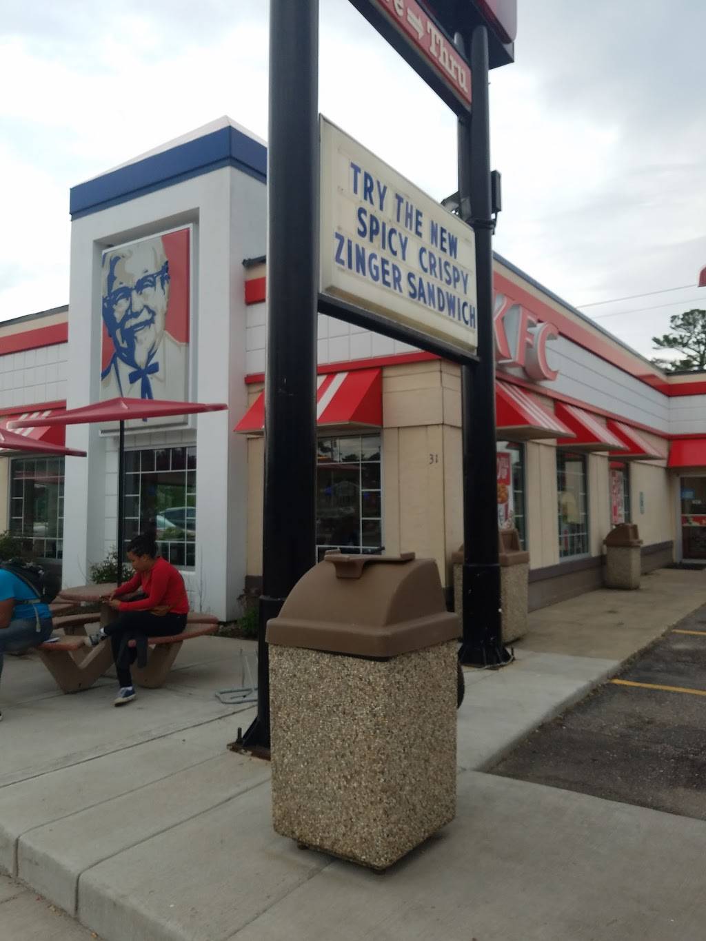 KFC | restaurant | 31 S Wisconsin Dells Pkwy, Wisconsin Dells, WI 53965, USA | 6082534532 OR +1 608-253-4532