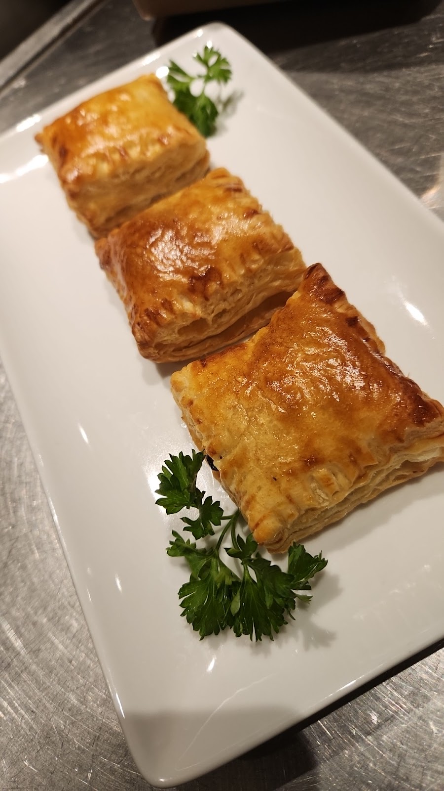 Island Spices Kitchen | restaurant | 110 N El Dorado St, Stockton, CA 95202, USA | 2096859036 OR +1 209-685-9036