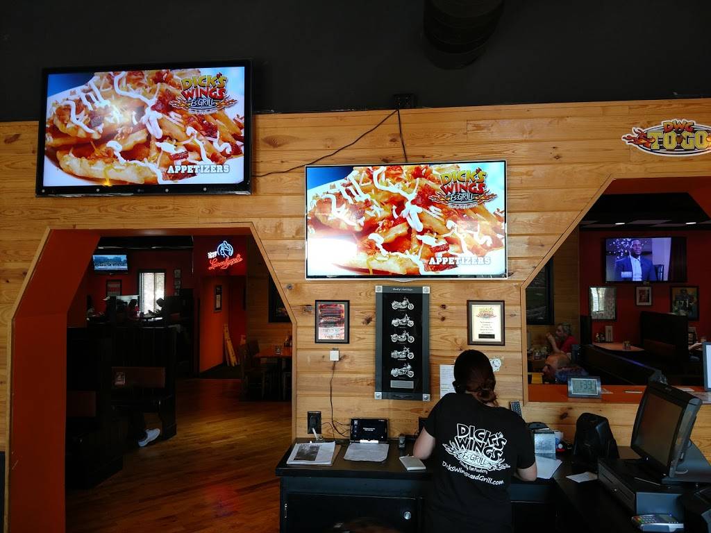 Dicks Wings and Grill Argyle | restaurant | 6055 Youngerman Cir, Jacksonville, FL 32244, USA | 9047781101 OR +1 904-778-1101