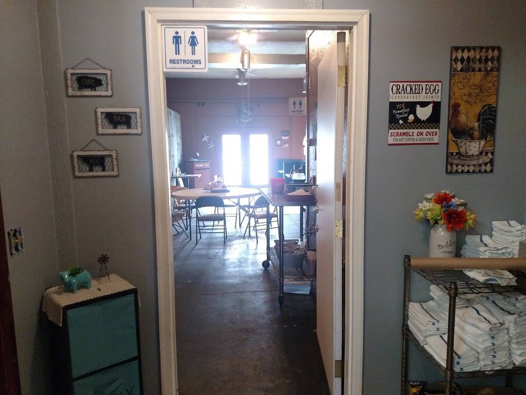 Family & Friends Cafe LLC | restaurant | 106 E Main St, Drexel, MO 64742, USA | 8166572001 OR +1 816-657-2001